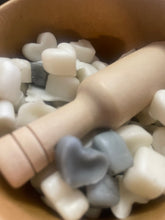 Load image into Gallery viewer, Scoopies Handmade Wax Melts - KELLY&#39;S SMELLIES
